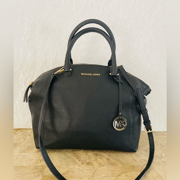 Michael Kors Handbags - Michael Kors Black domed pebbled Leather Women's shoulder bag satchel crossbody